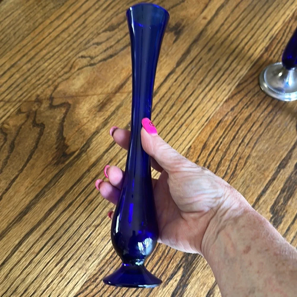 Elegant vintage Cobalt Blue Glass Vase Set of 3 - Picture 6 of 7